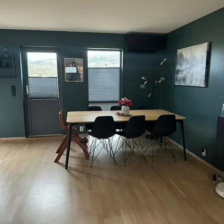 Newer Townhouse With Proximity To A Communal Outdoor Area Apartment *