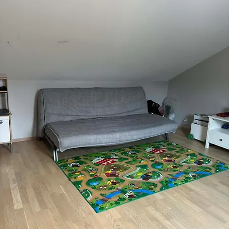 Newer Townhouse With Proximity To A Communal Outdoor Area * Tysvaer