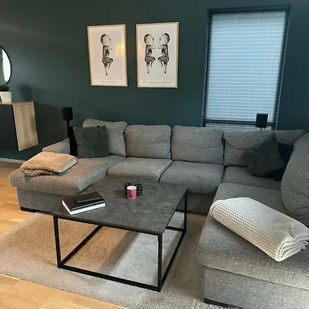 Newer Townhouse With Proximity To A Communal Outdoor Area Apartment *