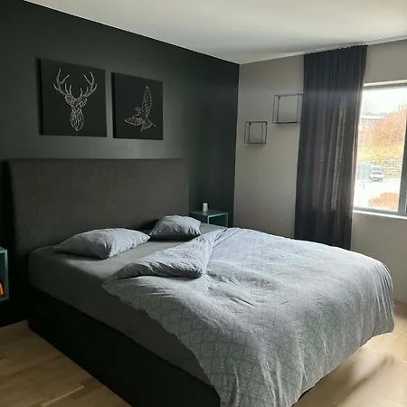Apartment Newer Townhouse With Proximity To A Communal Outdoor Area