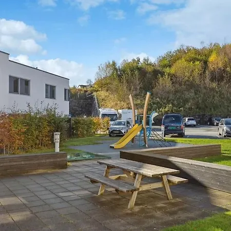 Newer Townhouse With Proximity To A Communal Outdoor Area